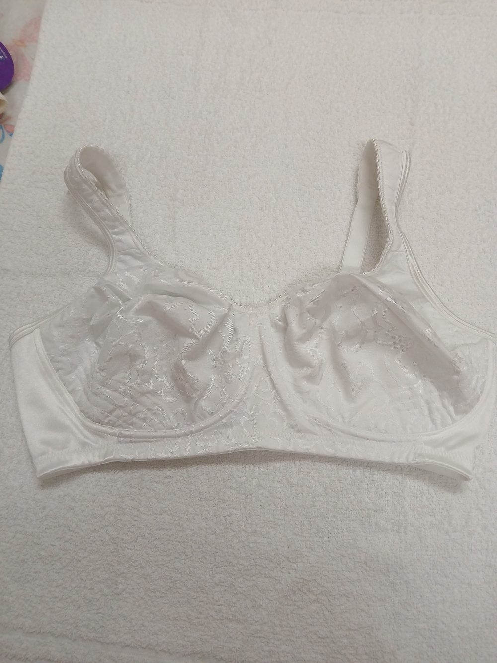 Vanity Fair White Full Coverage Jacquard Support Bra